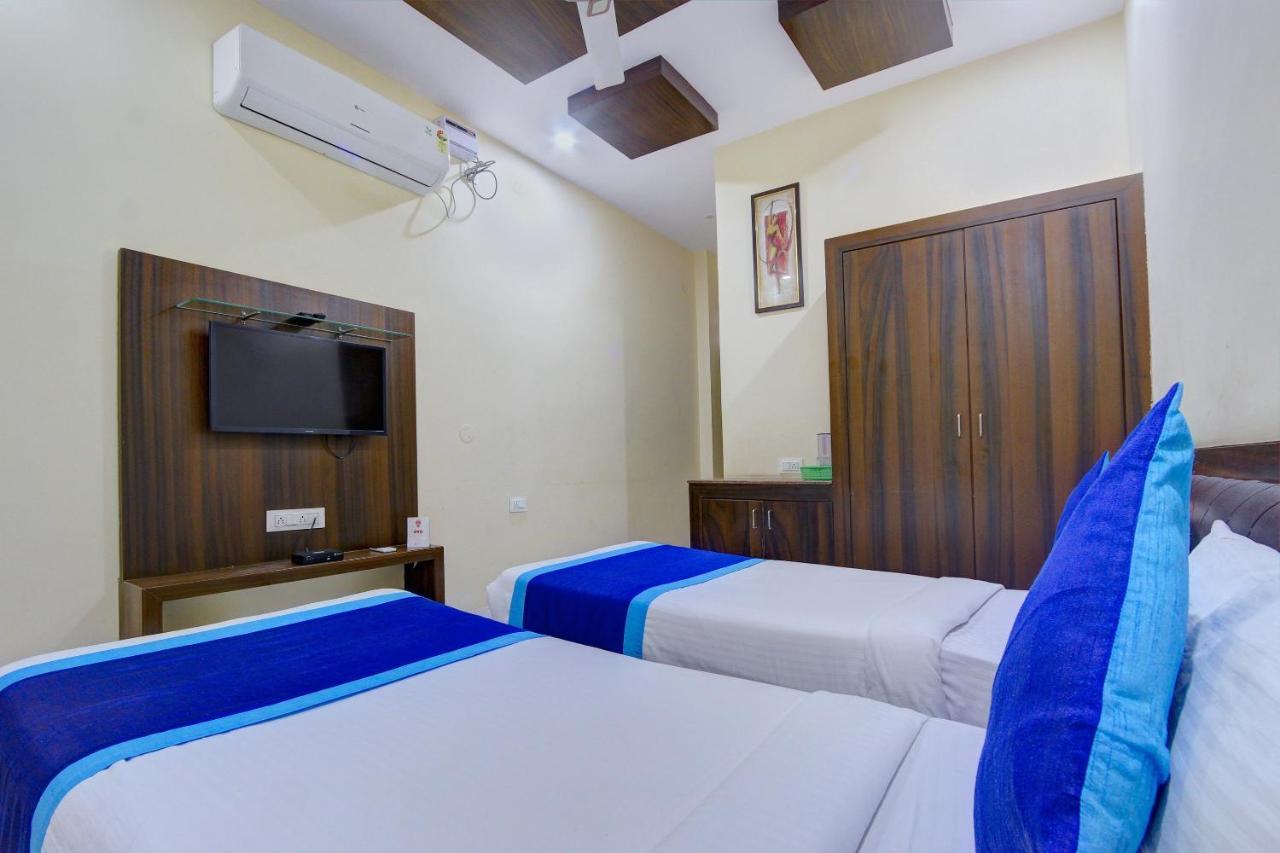 Hotel Oyo 7627 Royal Plaza 3*