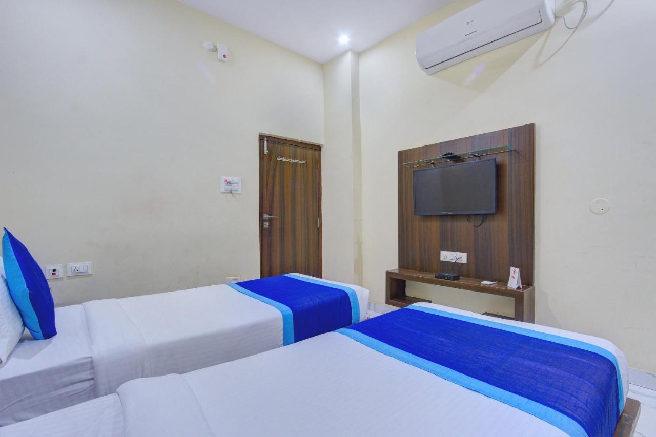 Hotel Oyo 7627 Royal Plaza Hyderabad