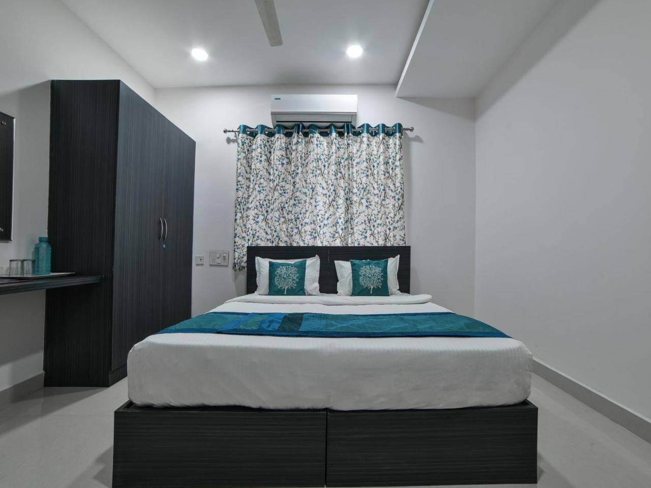 Oyo 16432 Sri Rama 3*