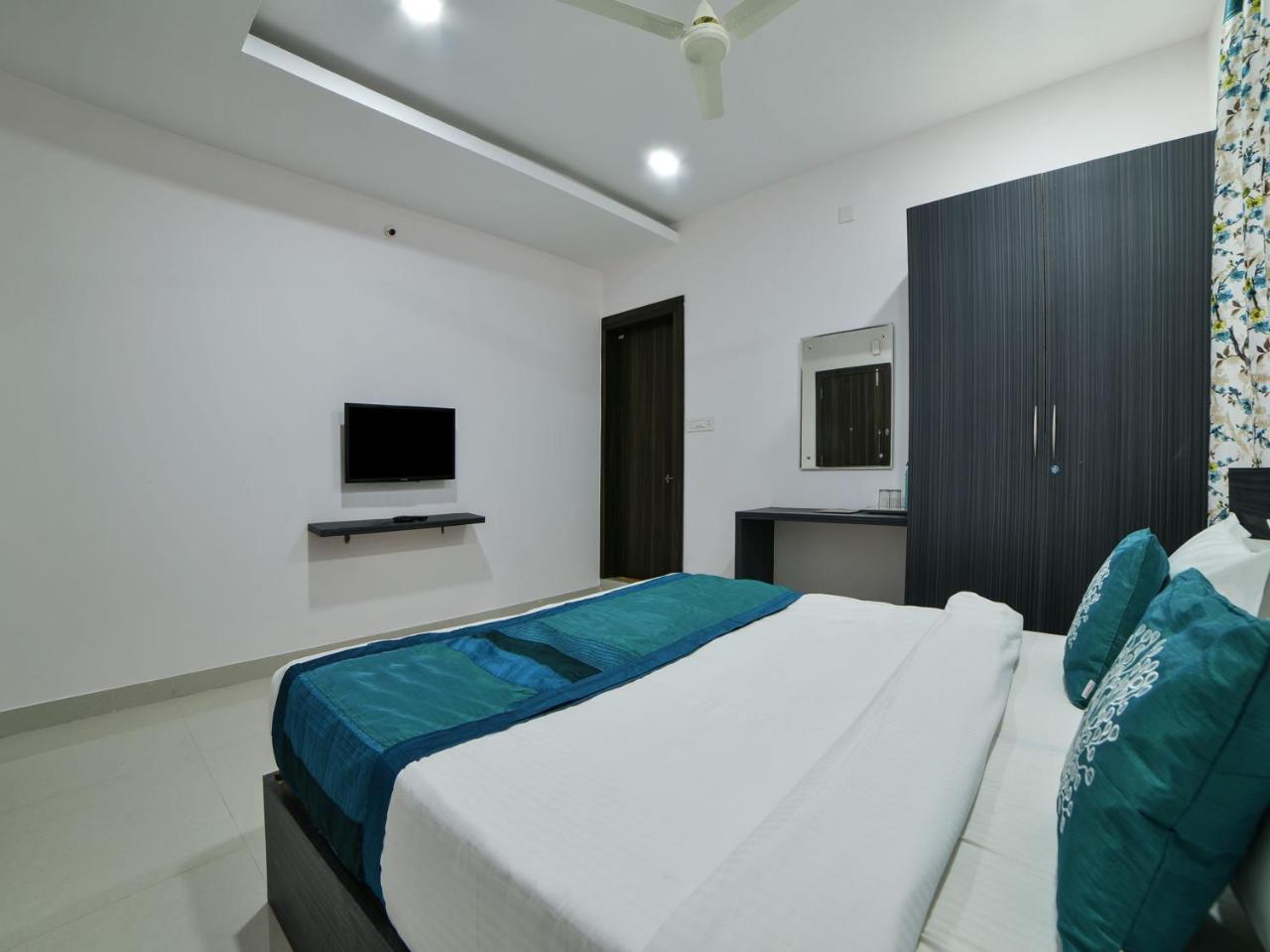 Hotel Oyo 16432 Sri Rama