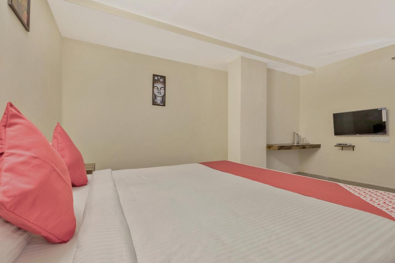 Oyo 11969 Lotus Grand Hotel 3*