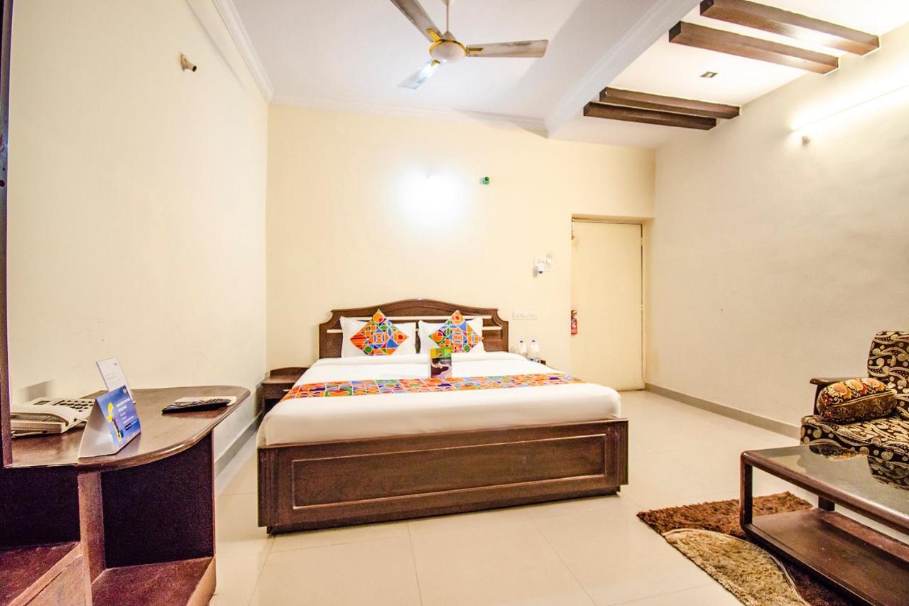 Fabhotel Pride Banjara 3*