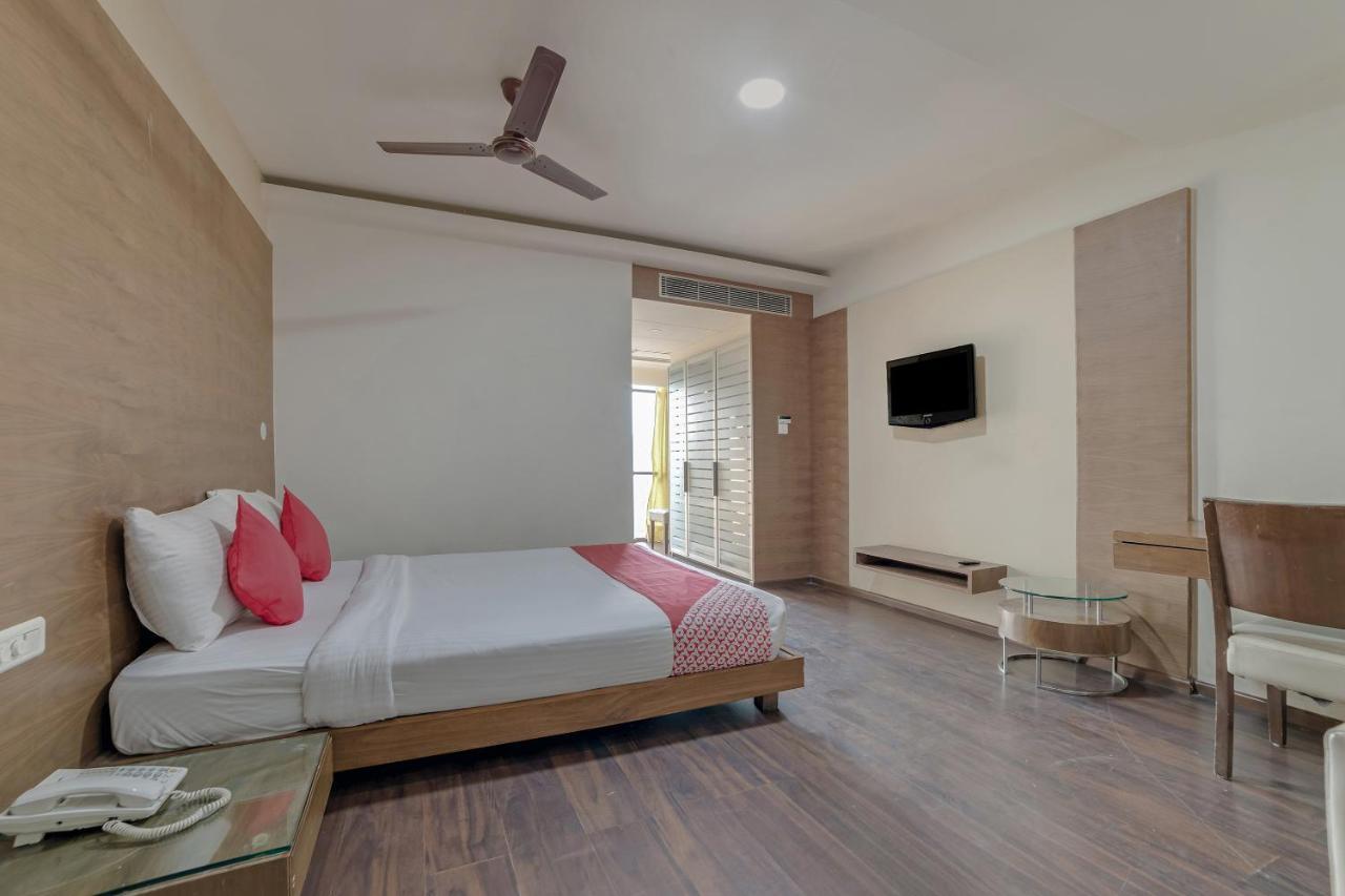 Oyo Flagship 401 Yosufguda Ameerpet Hotel 3*