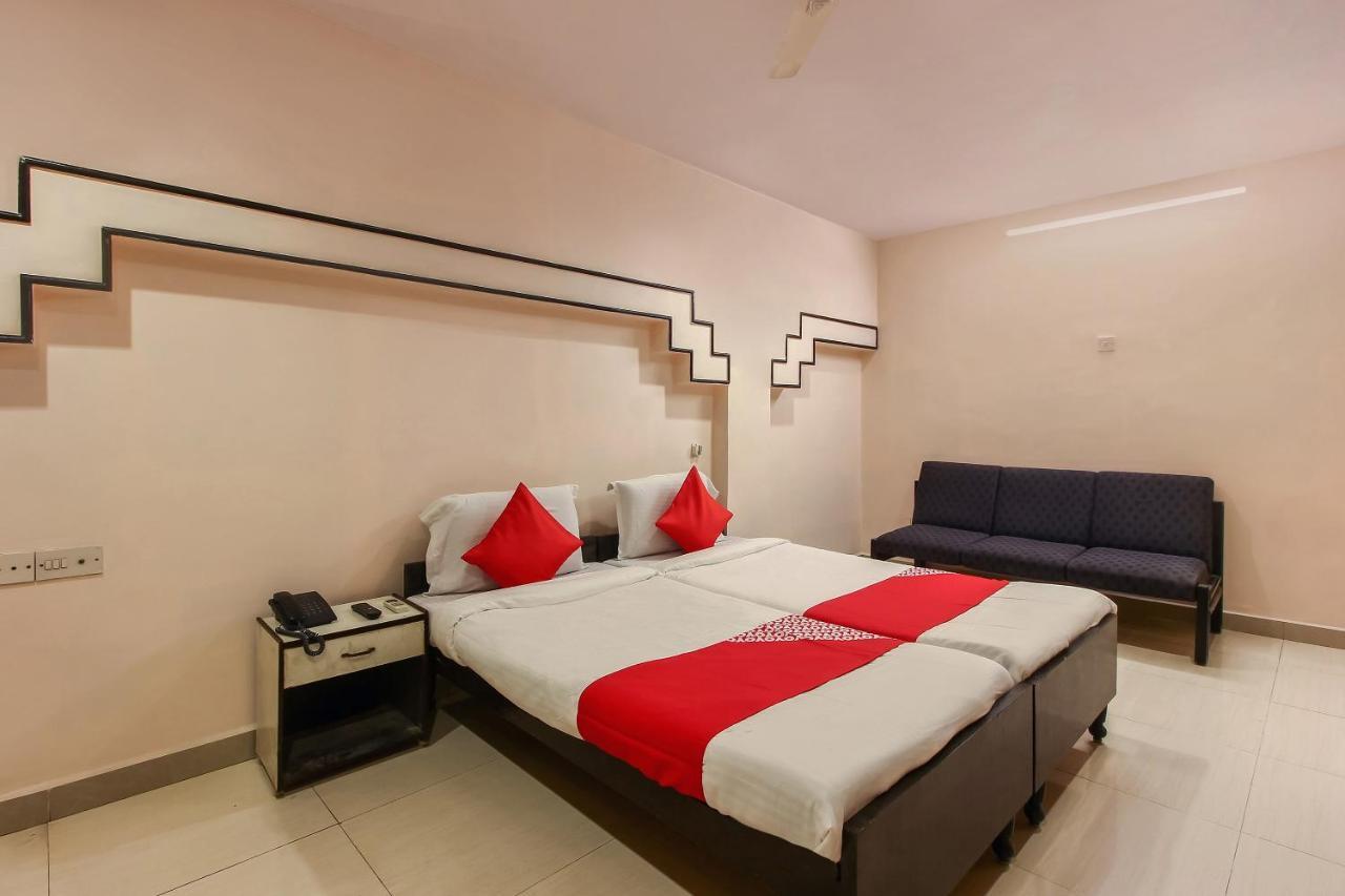 Hotel Oyo 18591 Samrat Hyderabad
