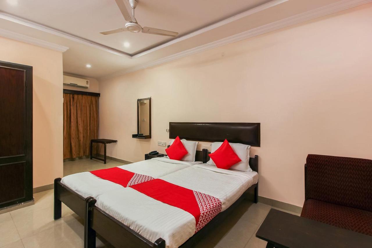 Oyo 18591 Samrat Hotel 3*
