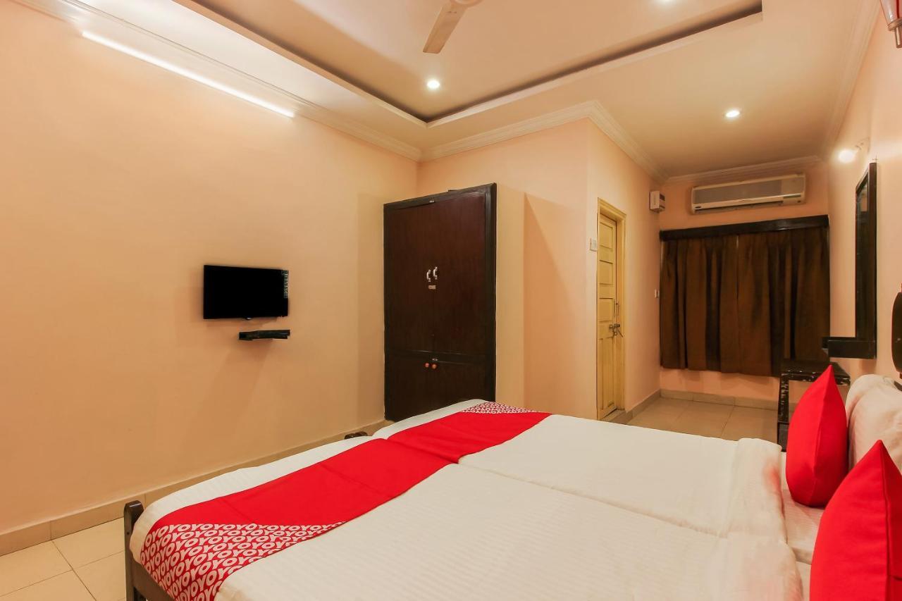 Oyo 18591 Samrat Hotel