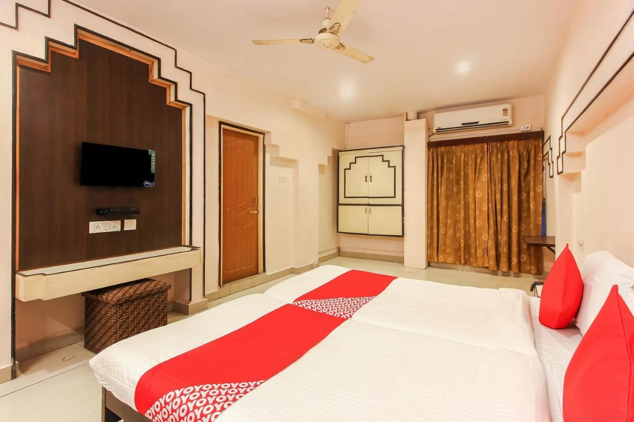Hotel Oyo 18591 Samrat Hyderabad