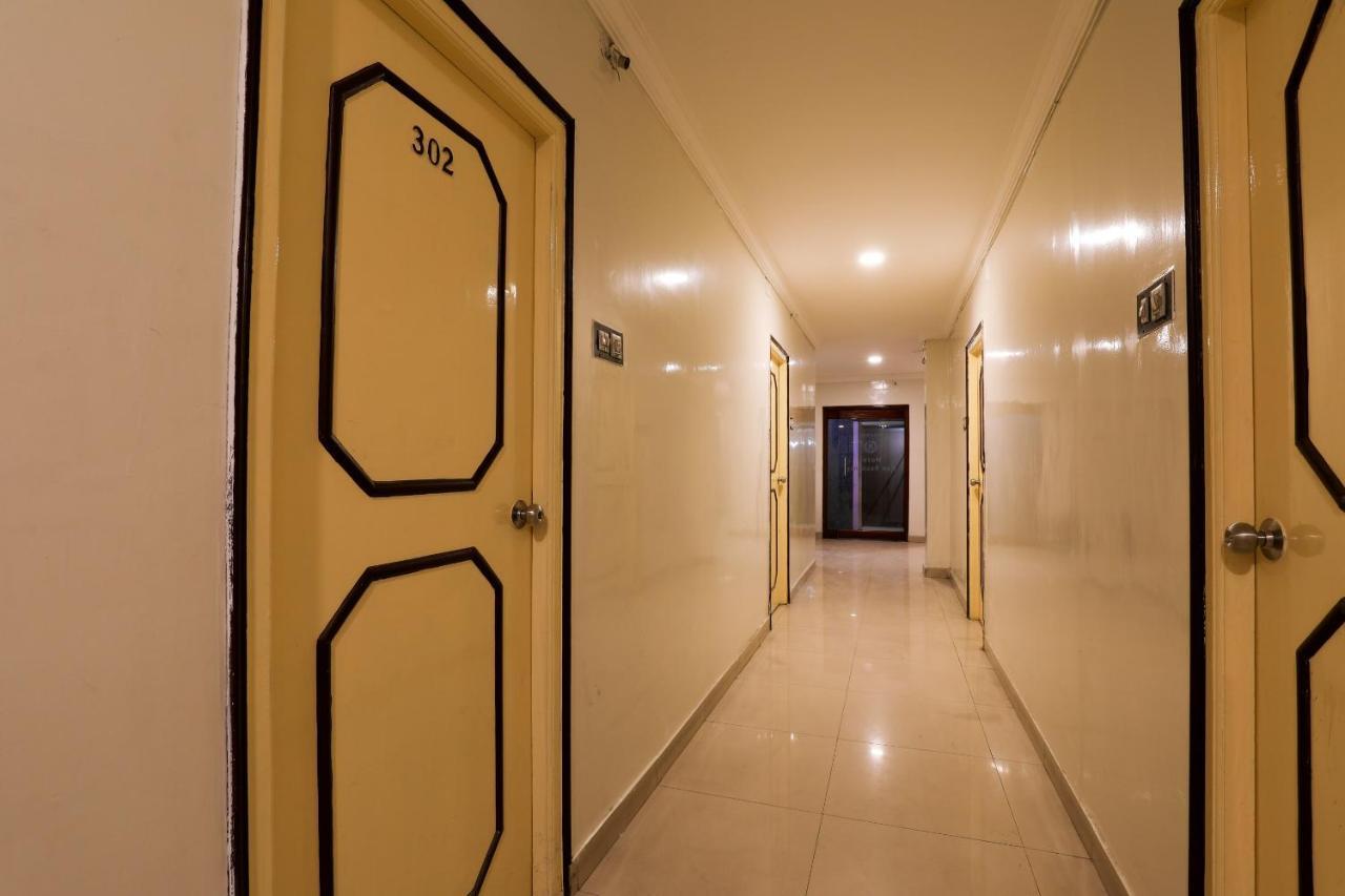 Oyo 15753 Vishnu Priya Residency Hotel 3*