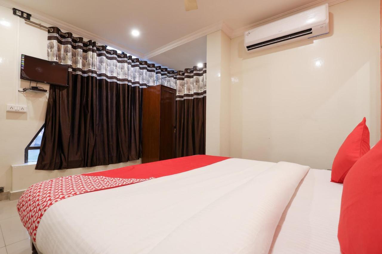 Oyo 15753 Vishnu Priya Residency 3*