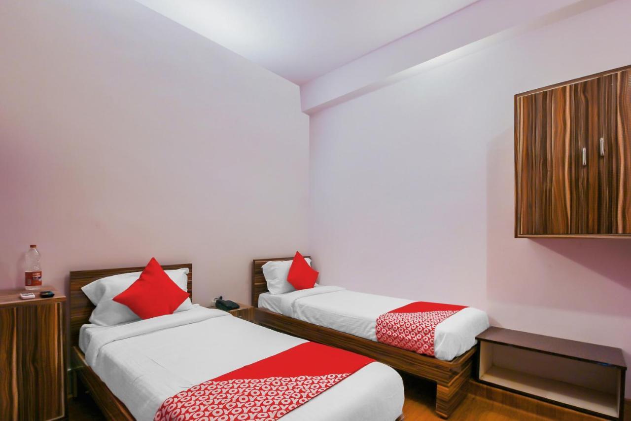 Oyo 17168 Hz Hotel Hyderabad