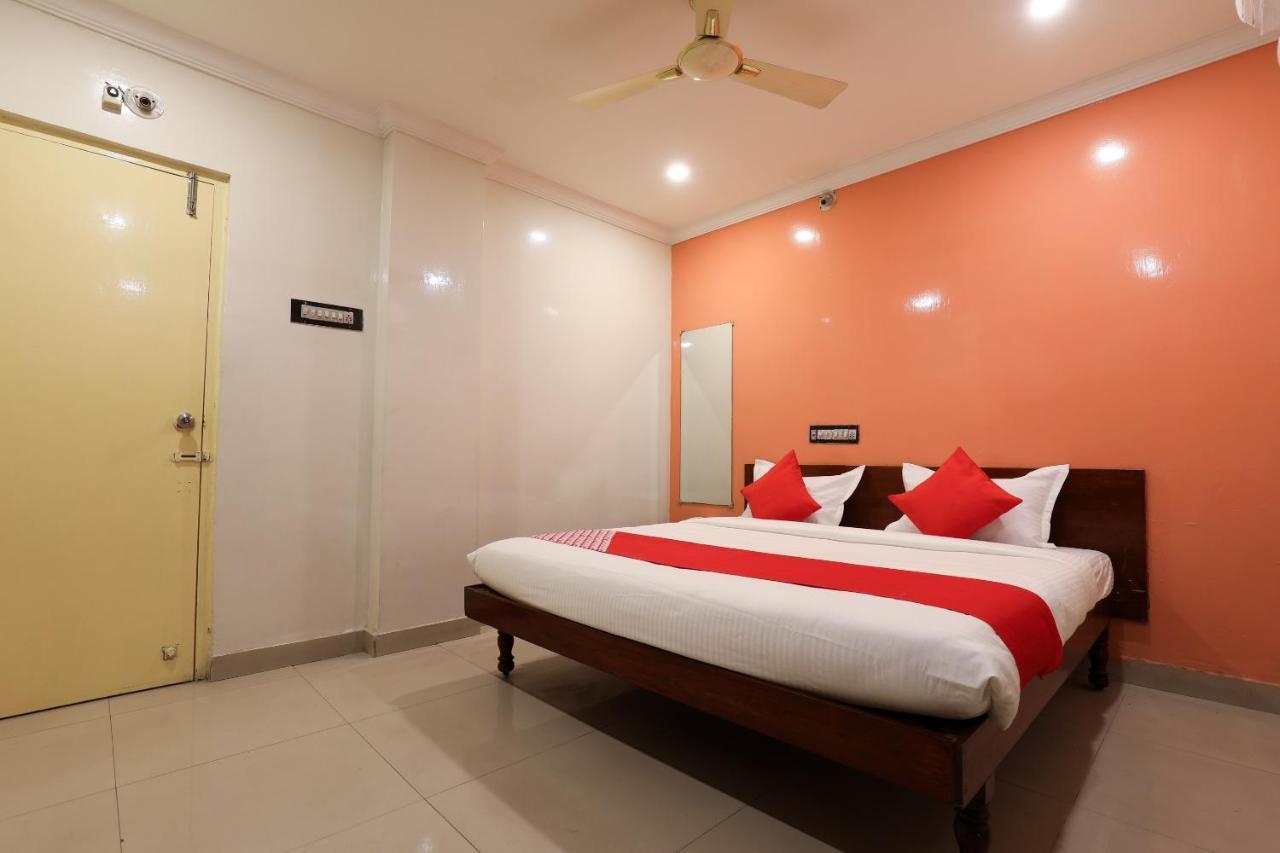 Oyo 15753 Vishnu Priya Residency 3* Hyderabad