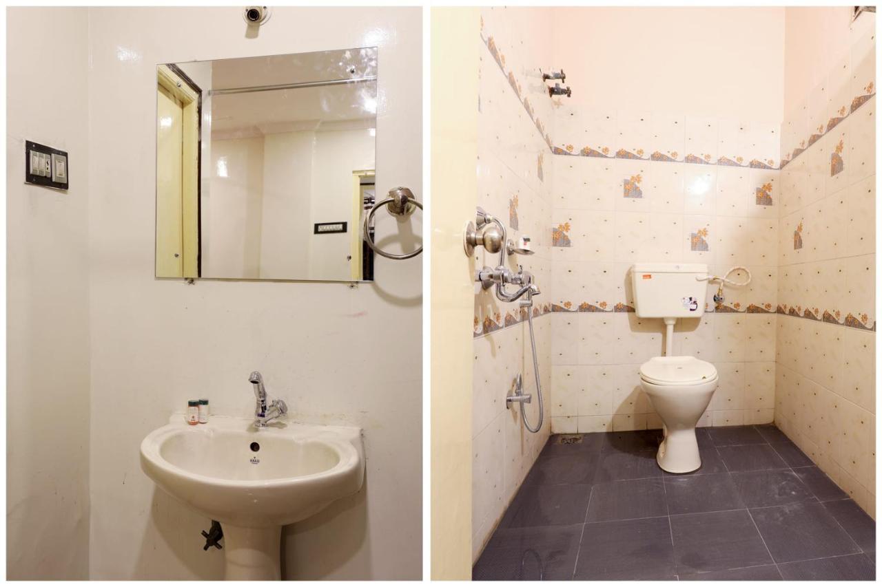Oyo 15753 Vishnu Priya Residency Hotel 3*