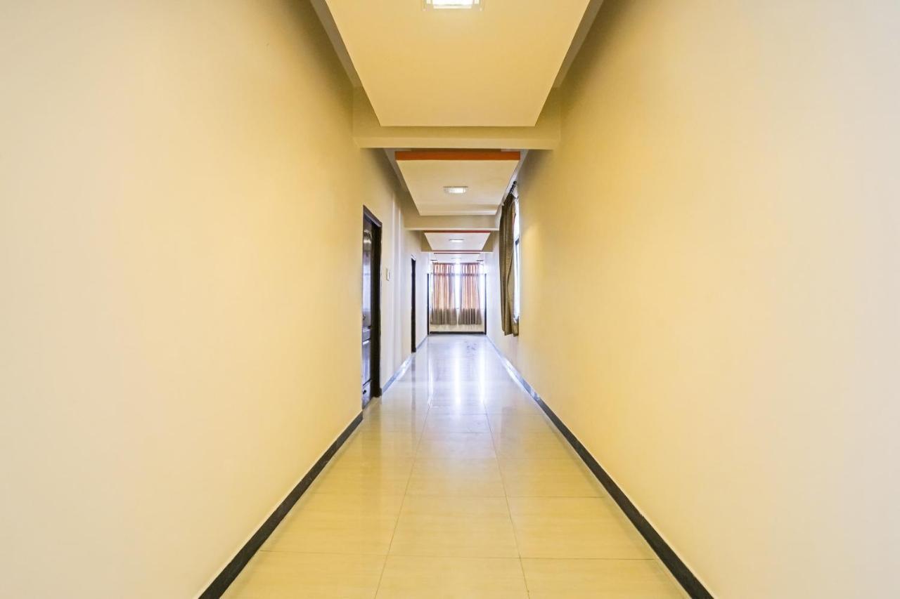 Oyo 18591 Samrat Hotel 3*