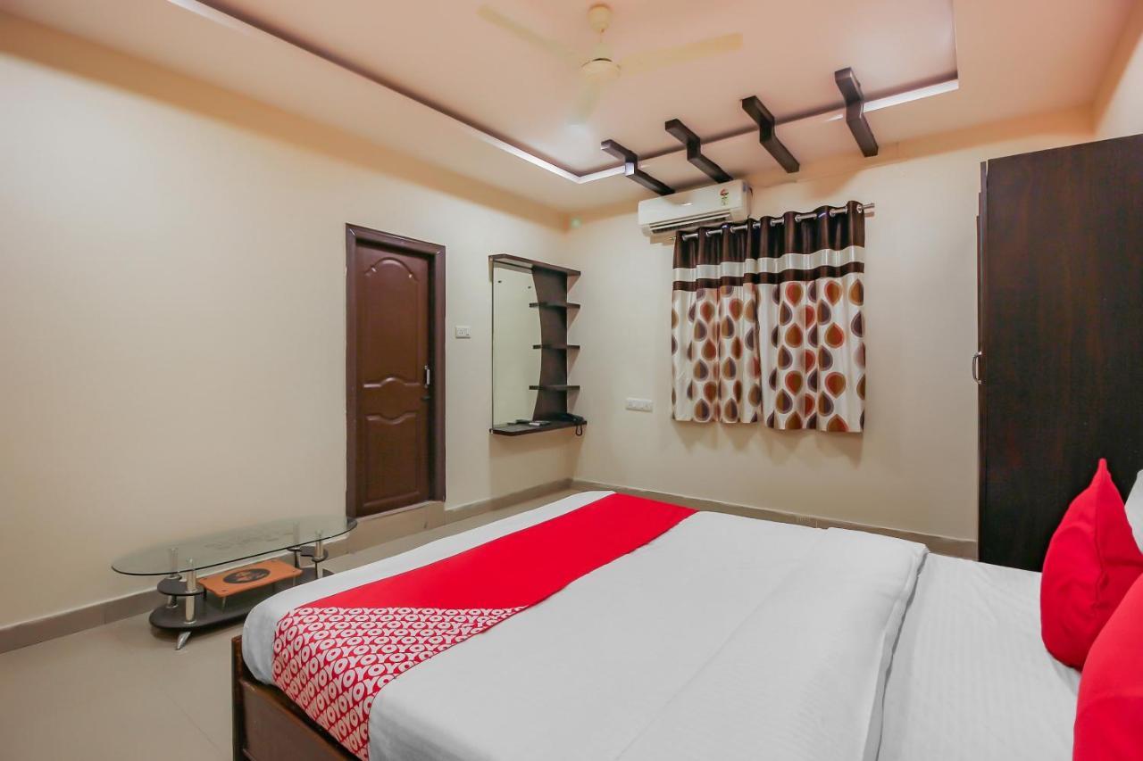 Hotel Oyo 18725 Sr Grand Hyderabad