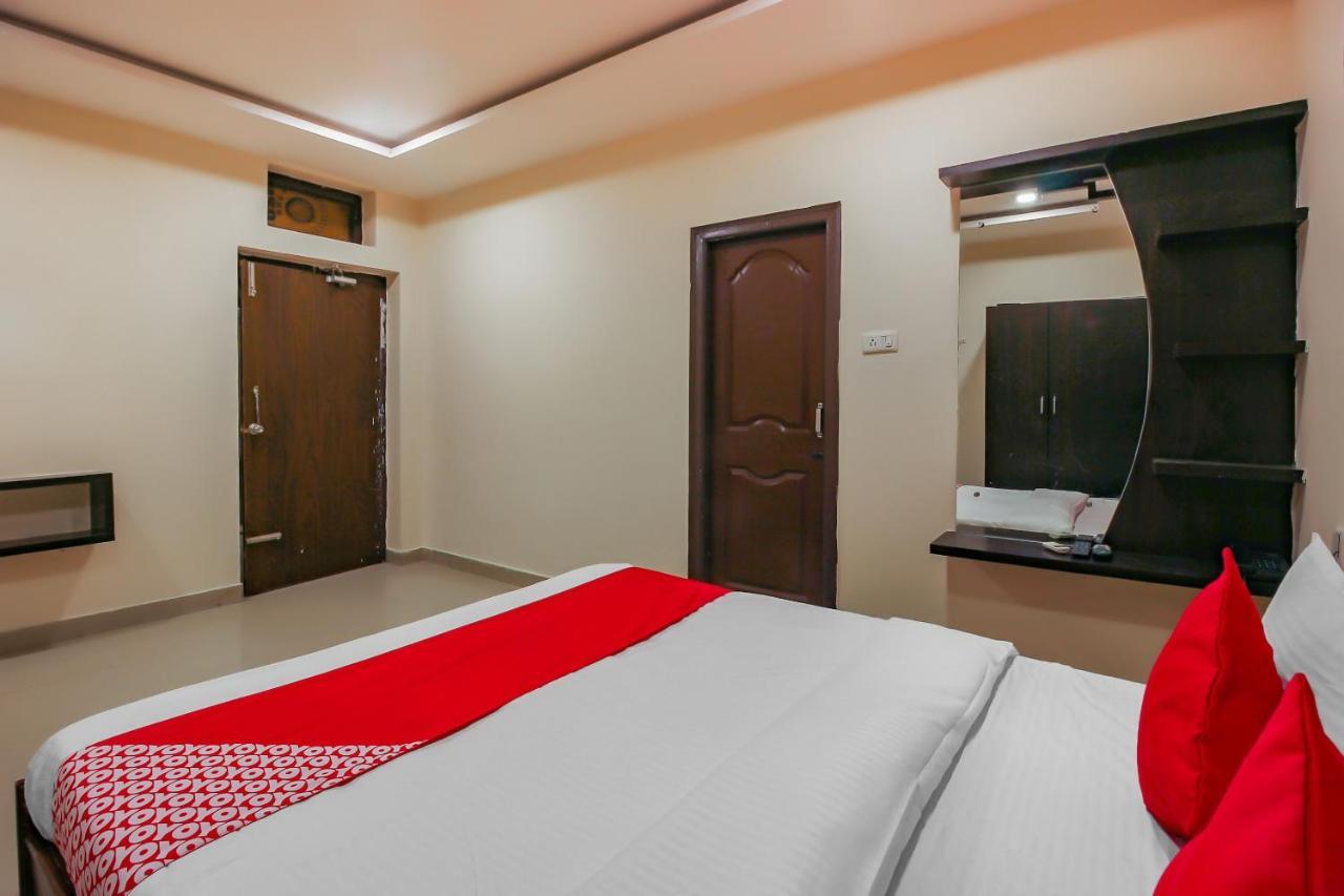 Oyo 18725 Sr Grand 3* Hyderabad