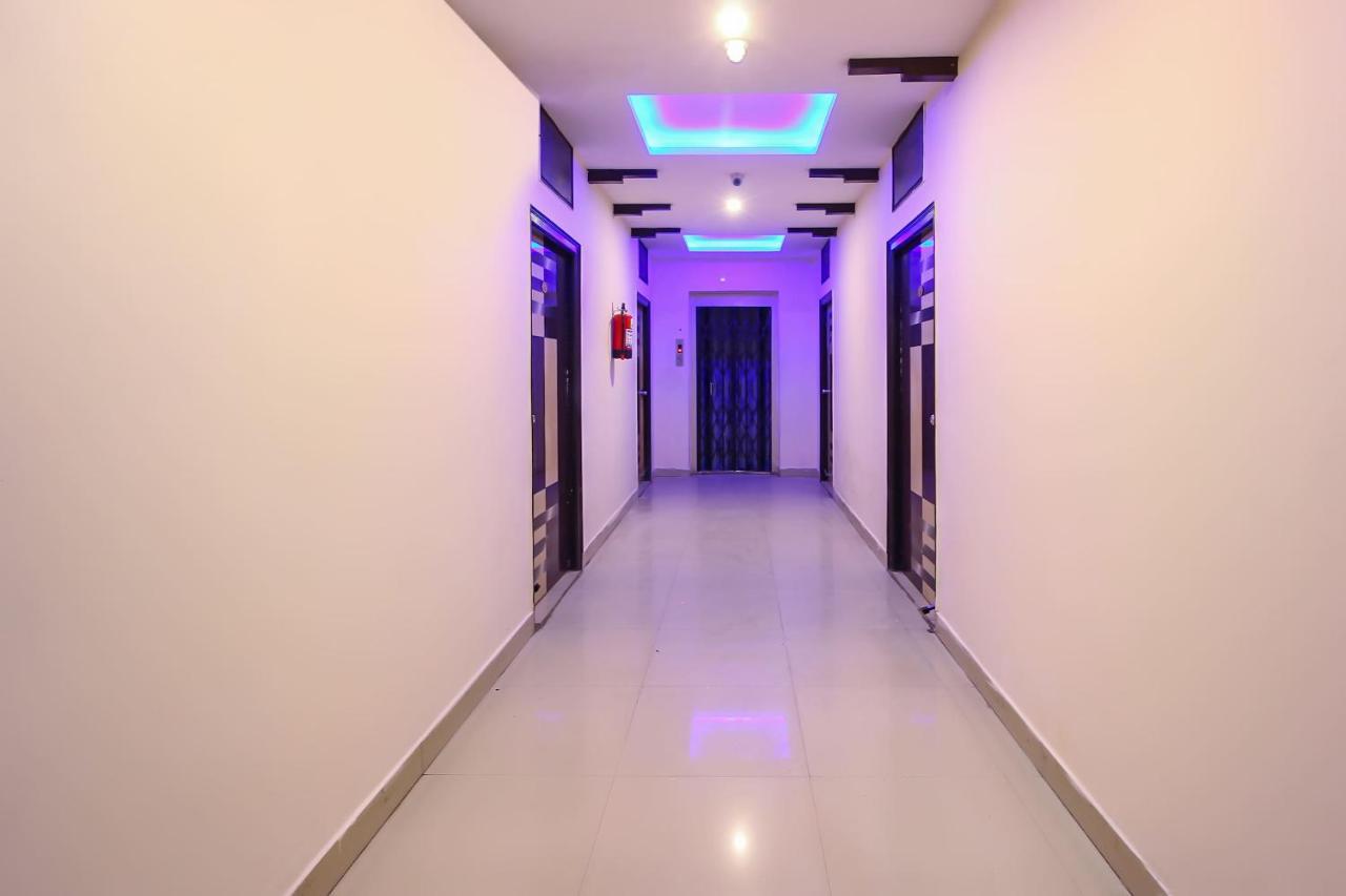 Oyo 18725 Sr Grand Hotel Hyderabad