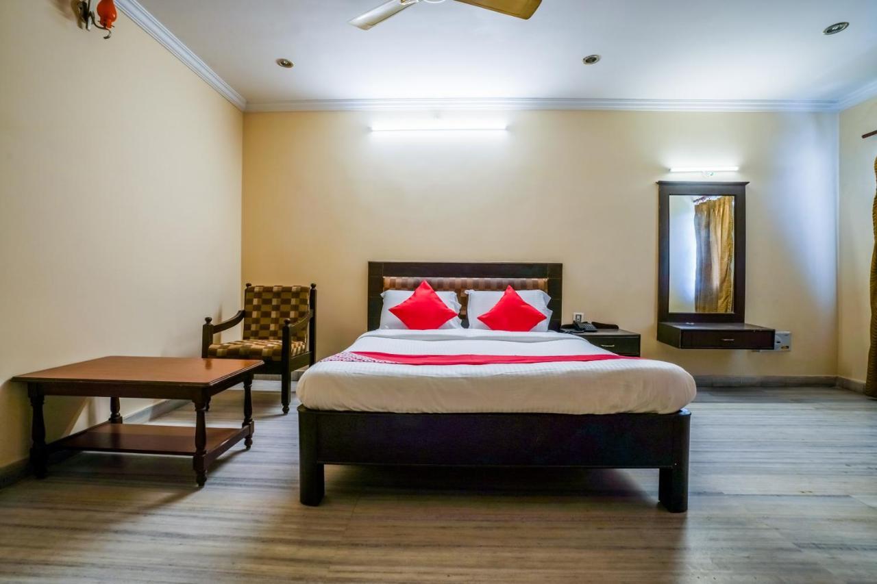Oyo 18591 Samrat Hyderabad