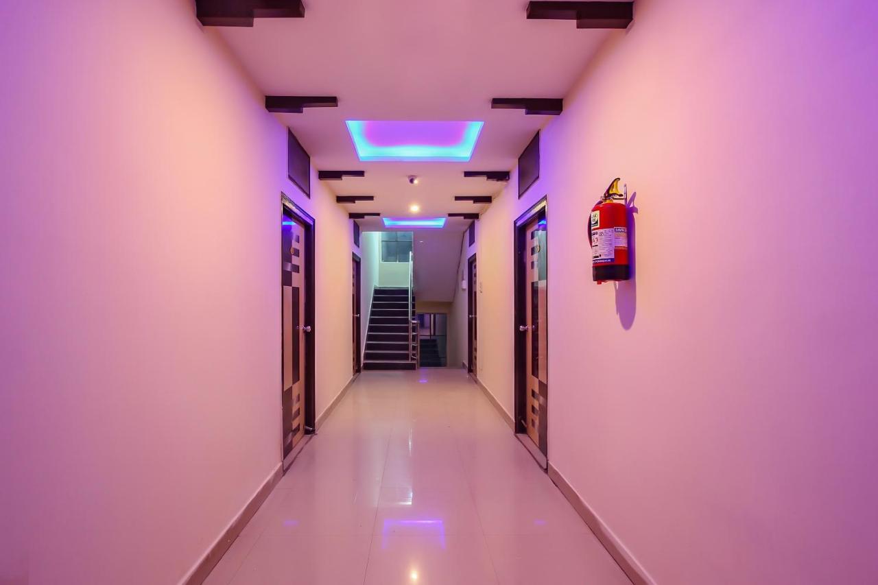 Oyo 18725 Sr Grand 3* Hyderabad