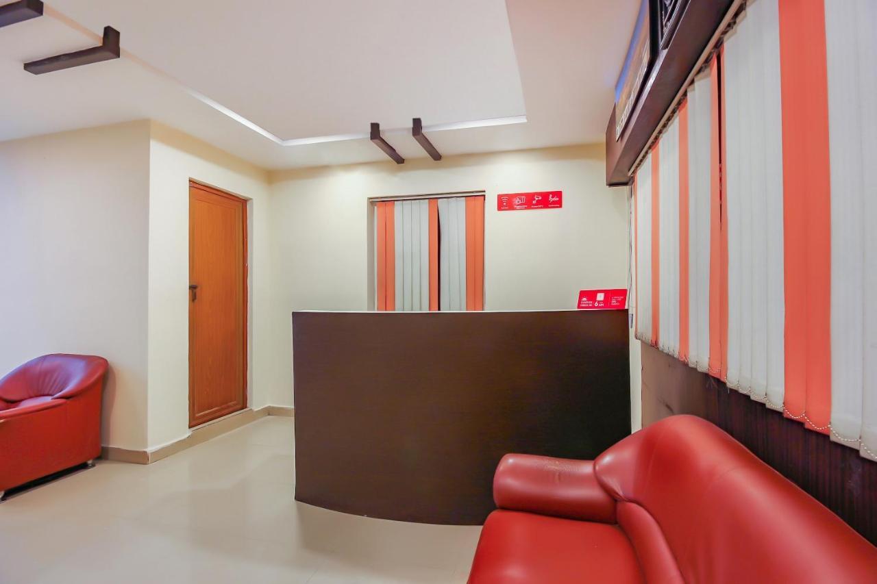Oyo 18725 Sr Grand Hotel 3*