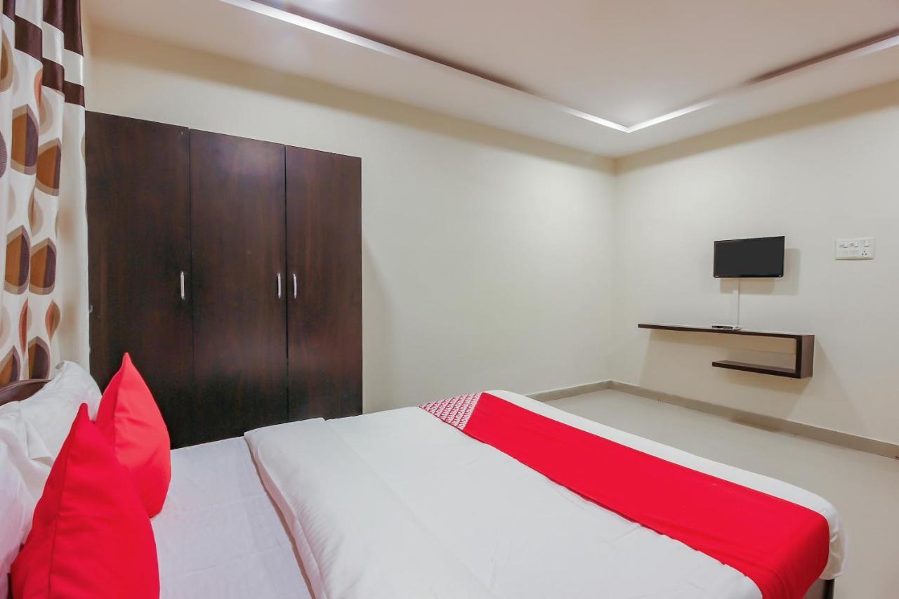Oyo 18725 Sr Grand Hotel 3*