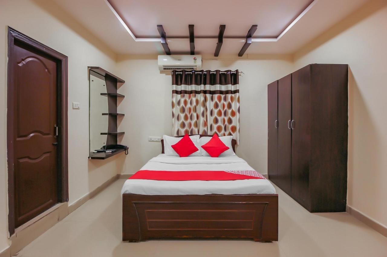 Oyo 18725 Sr Grand Hotel Hyderabad