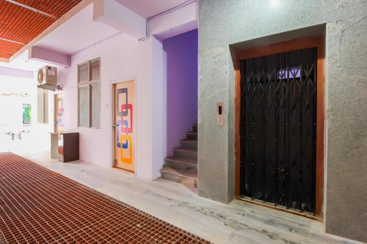 Oyo 17168 Hz Hotel 3*