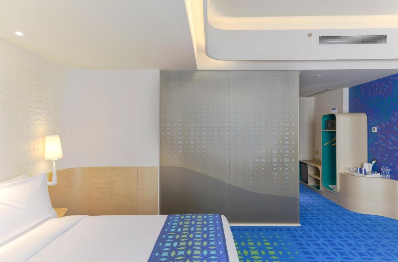 Duet , Hotel