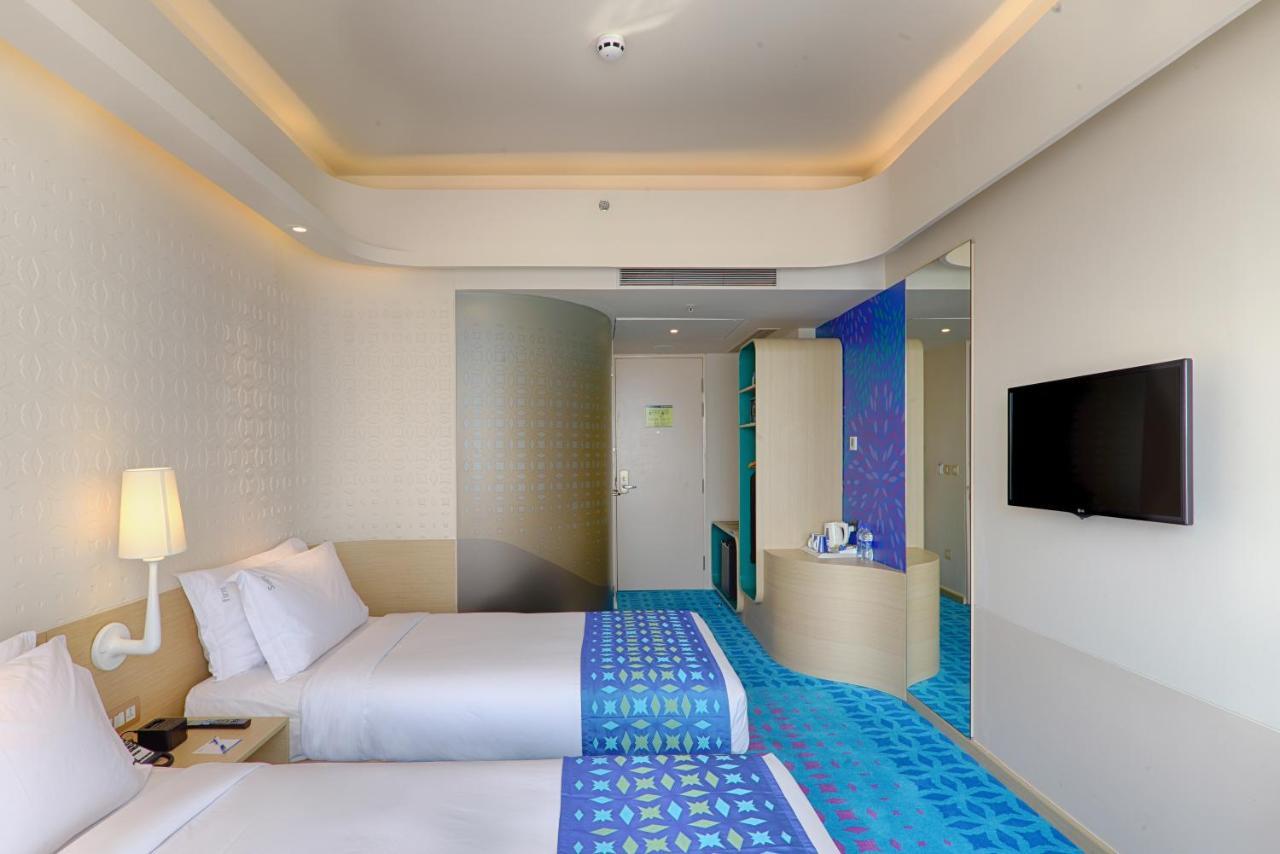 Hotel Duet ,
