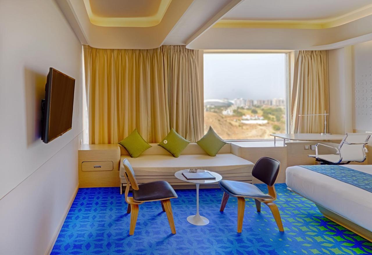 Hotel Duet ,