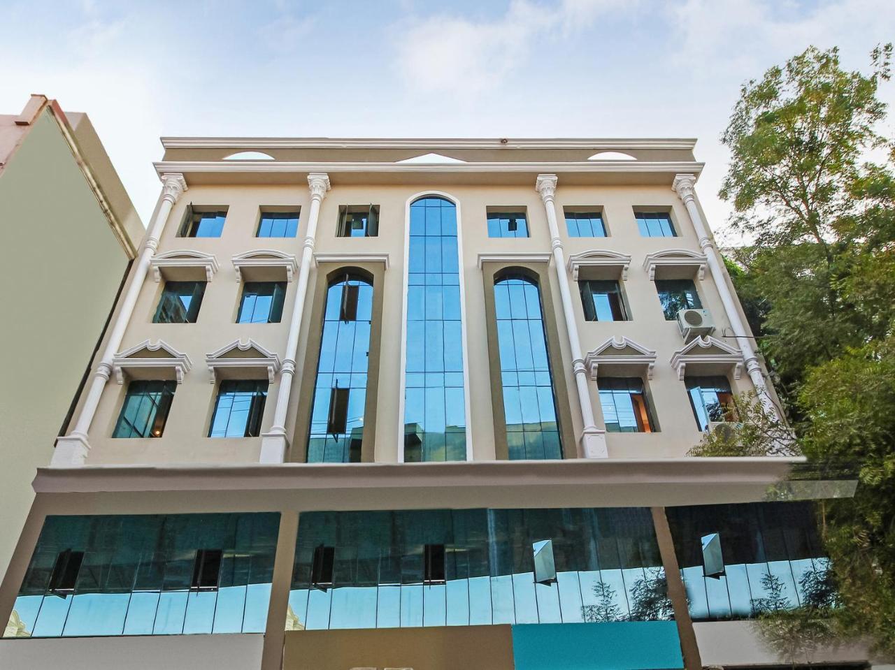 Hotel Oyo 23191 Flagship Raj Madan Ameerpet 3*