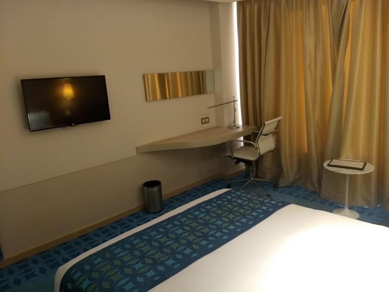 Duet , Hotel