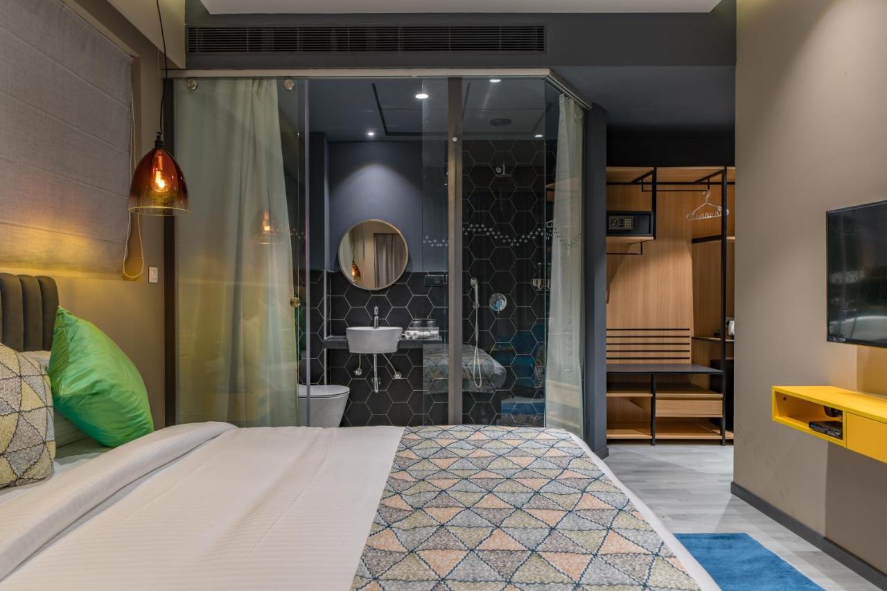 B L Hotel 3*