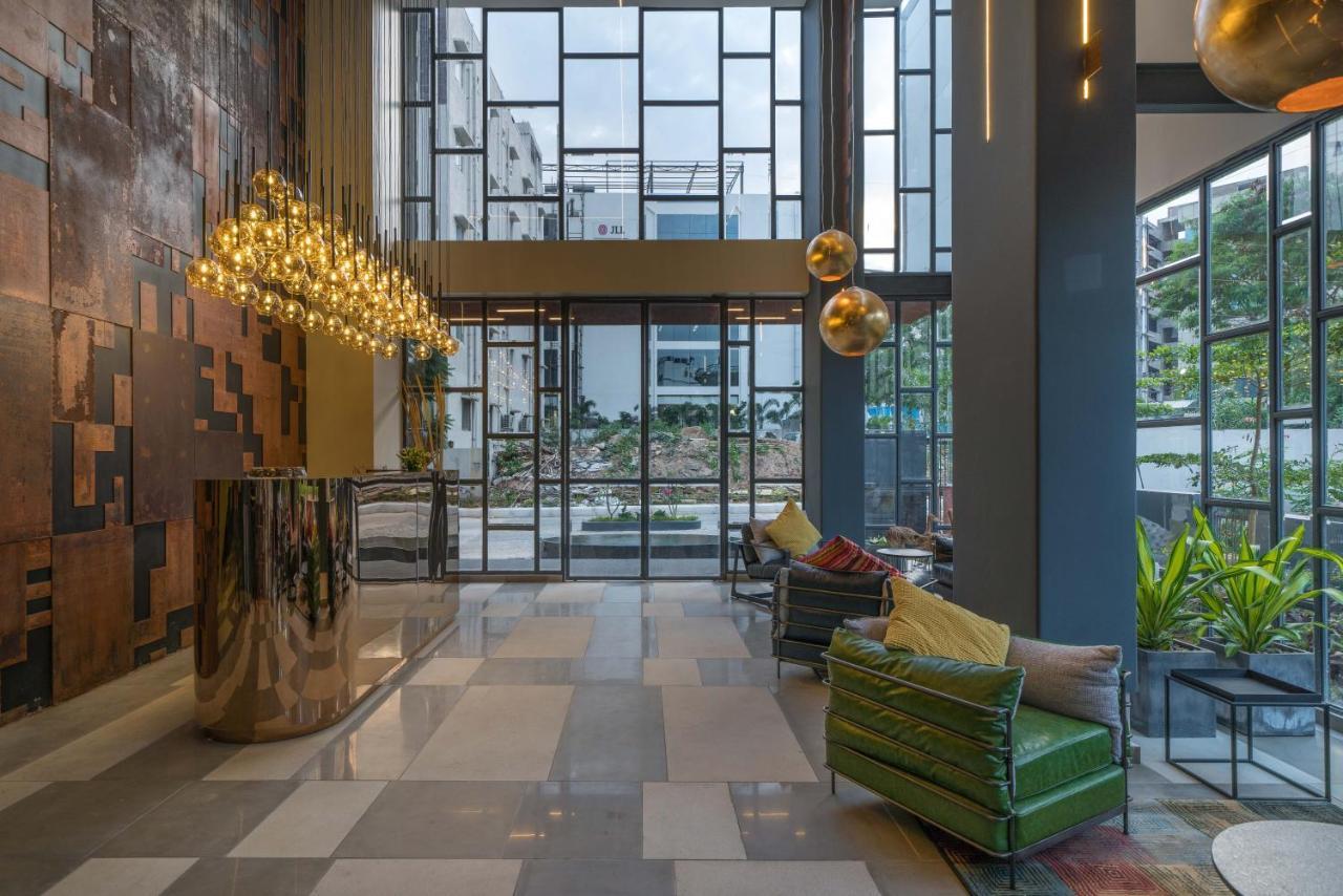 B L Hotel 3*