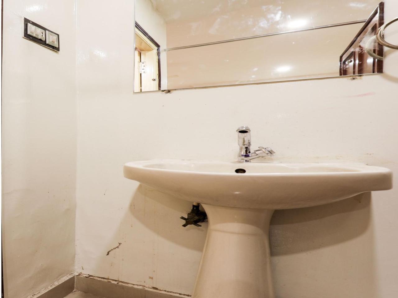 Hotel Oyo 15753 Vishnu Priya Residency 3*