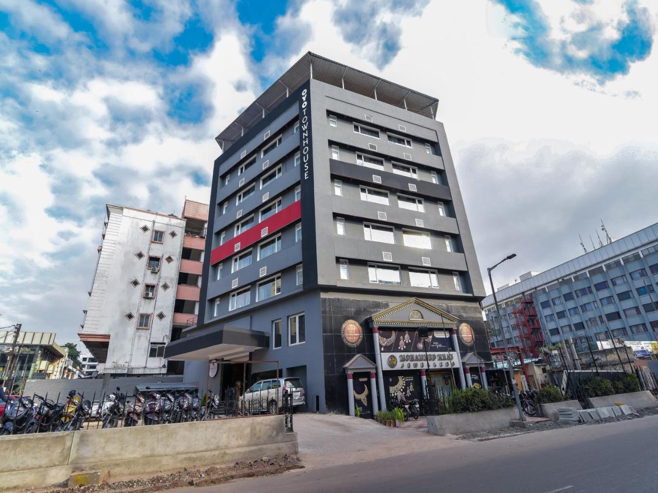 Oyo Townhouse 74 Nampally Hotel 3*