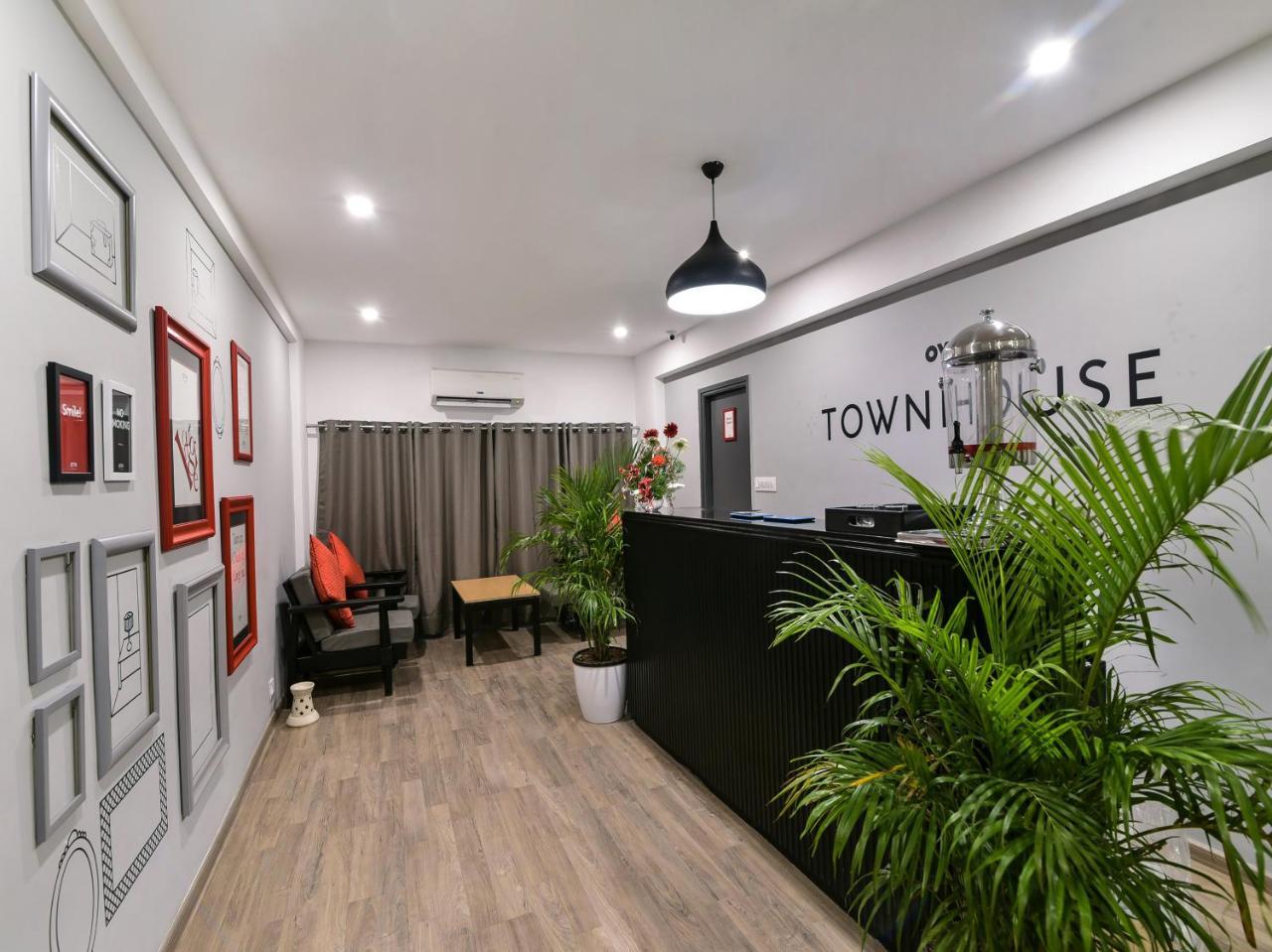 Oyo Townhouse 74 Nampally Hotel