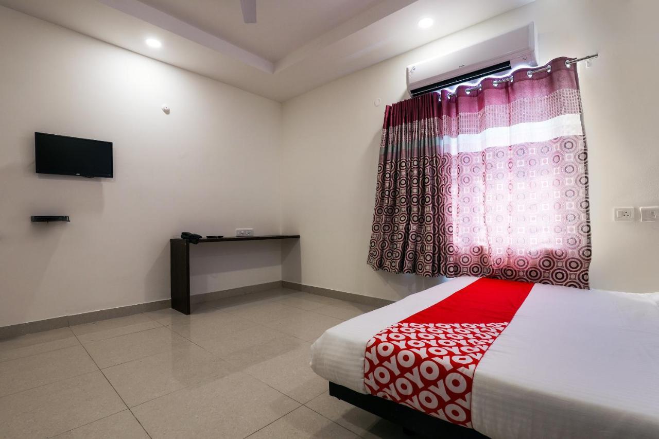 Oyo 28765 Stone Hotel 3*