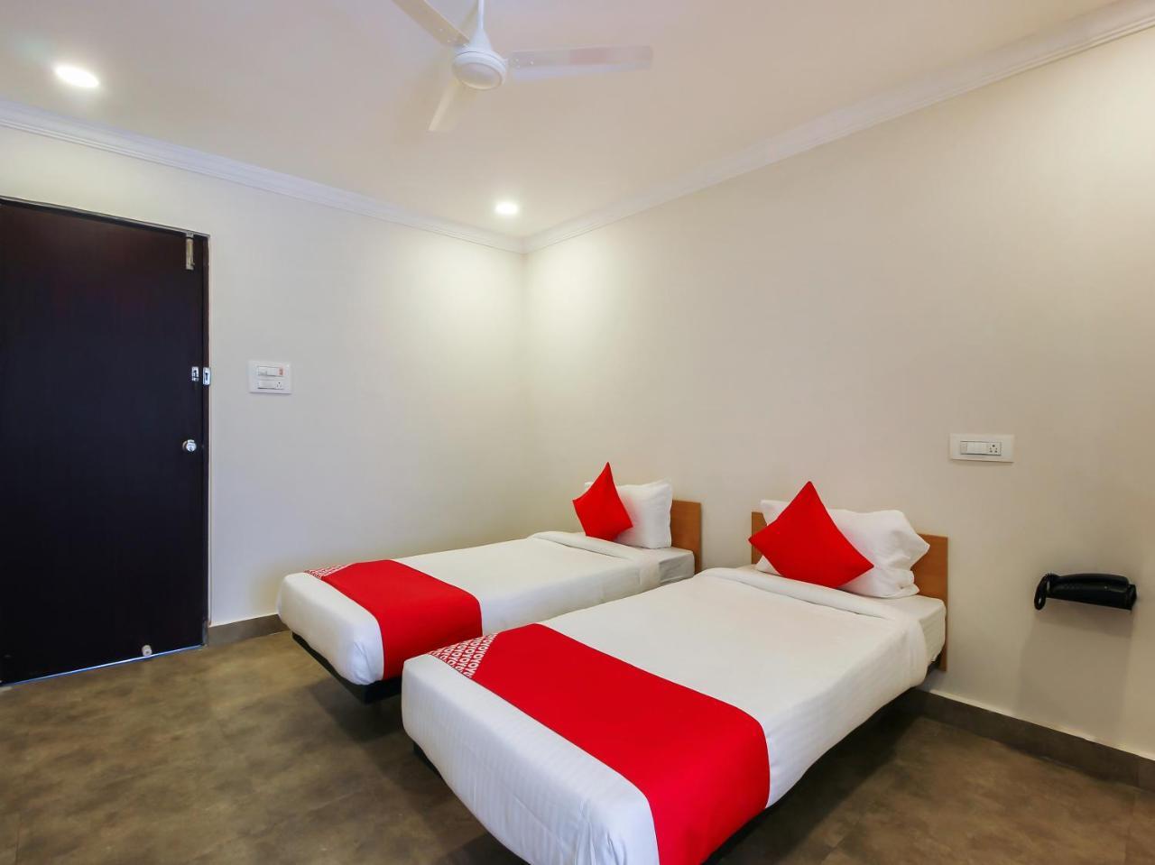 Hotel Oyo Flagship 13544 Sri Sai Nilayam 3*