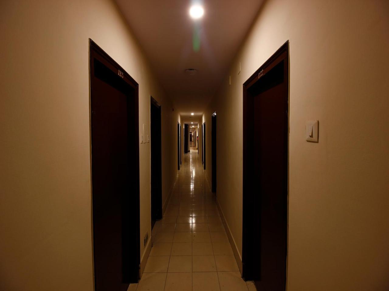 Oyo Flagship 26760 Paradise Circle Hotel