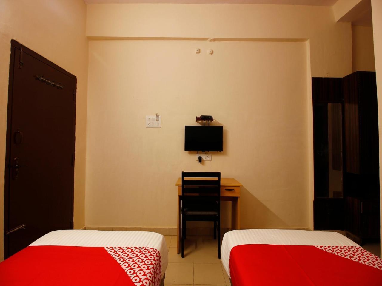 Hotel Oyo Flagship 26760 Paradise Circle 3*