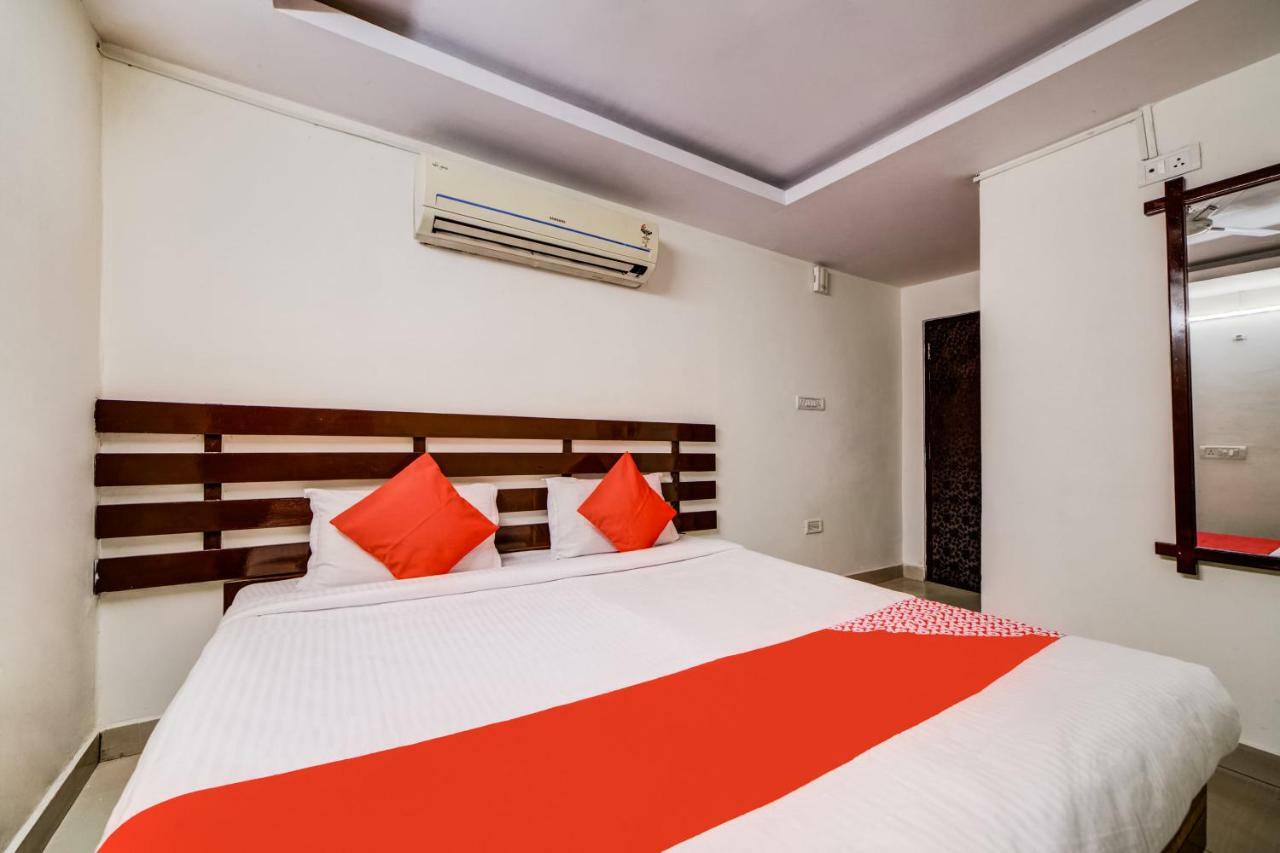 Oyo 33504 Ananda Hotel