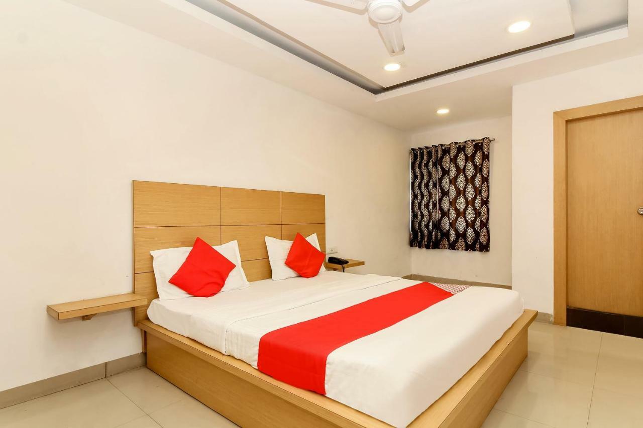 Hotel Oyo 26270 21 Avenue 3*