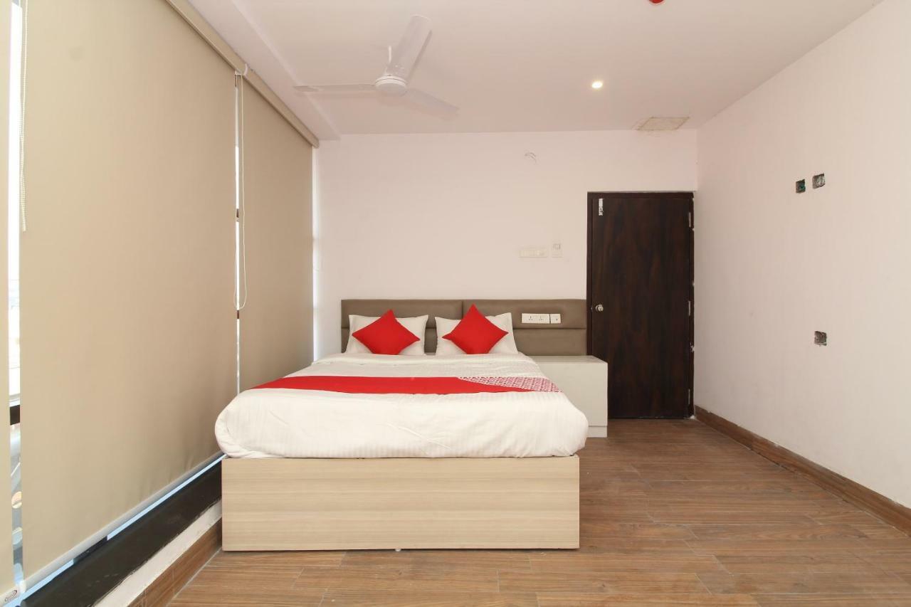Oyo 35362 My Place S R Nagar Hotel 3*