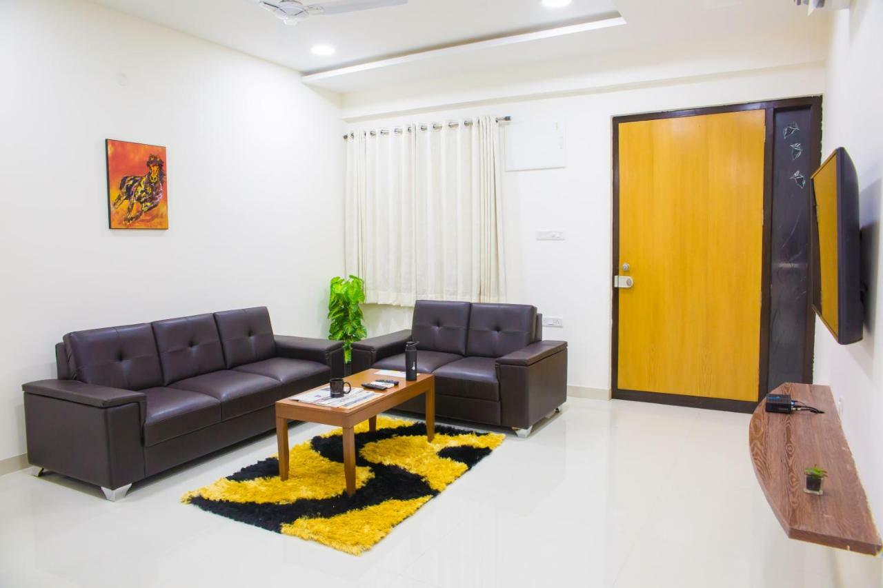 Aptly Premium Serviced - A Brand Unit Of Skyla - Lotus Pond *