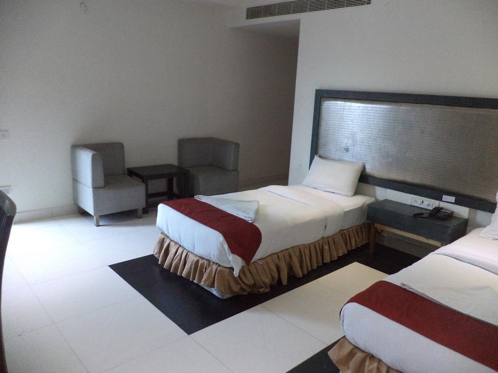 O Palak Residency Near Erragadda Metro Station Hotel