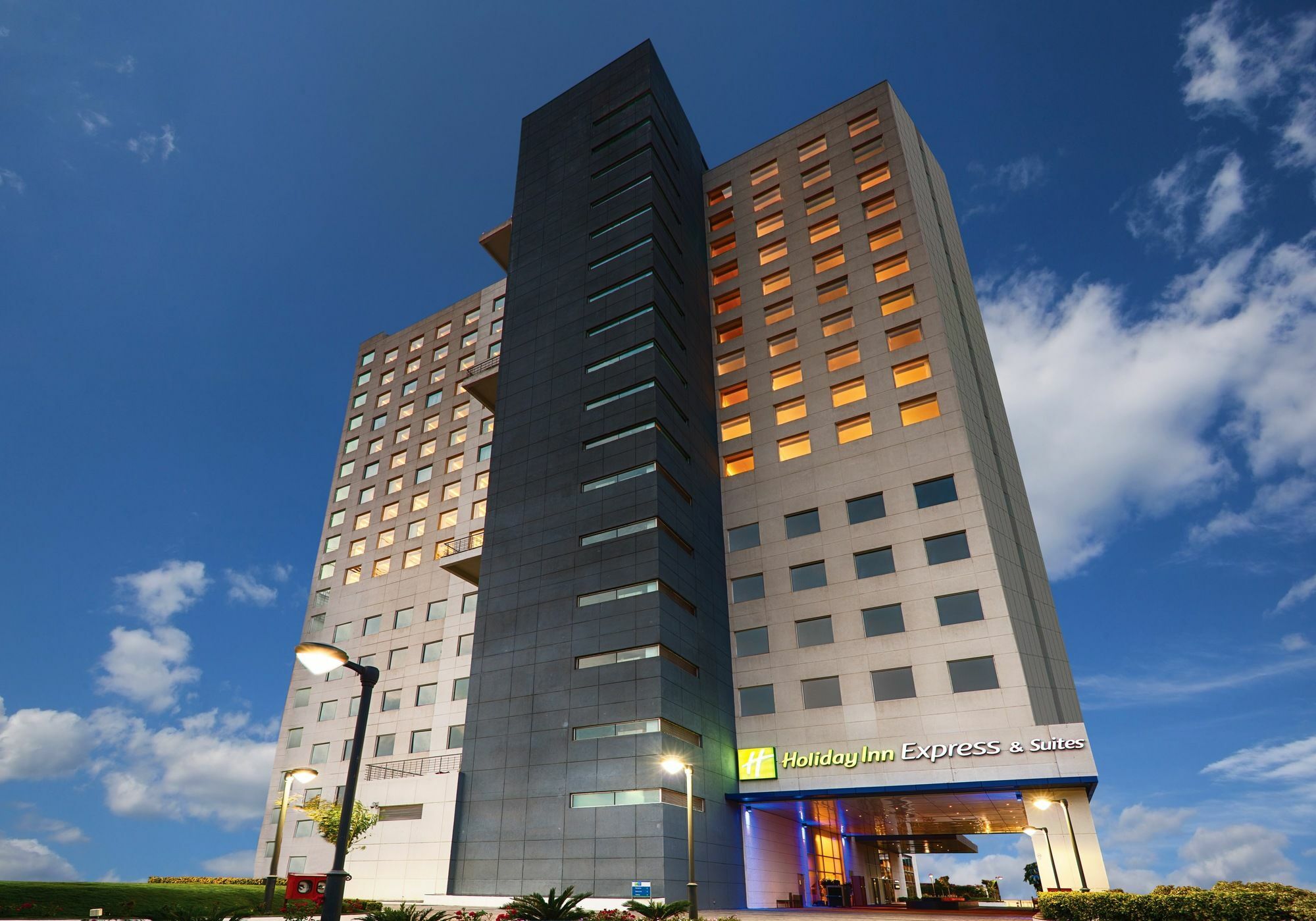 Hotel Fairfield By Marriott Gachibowli 4*