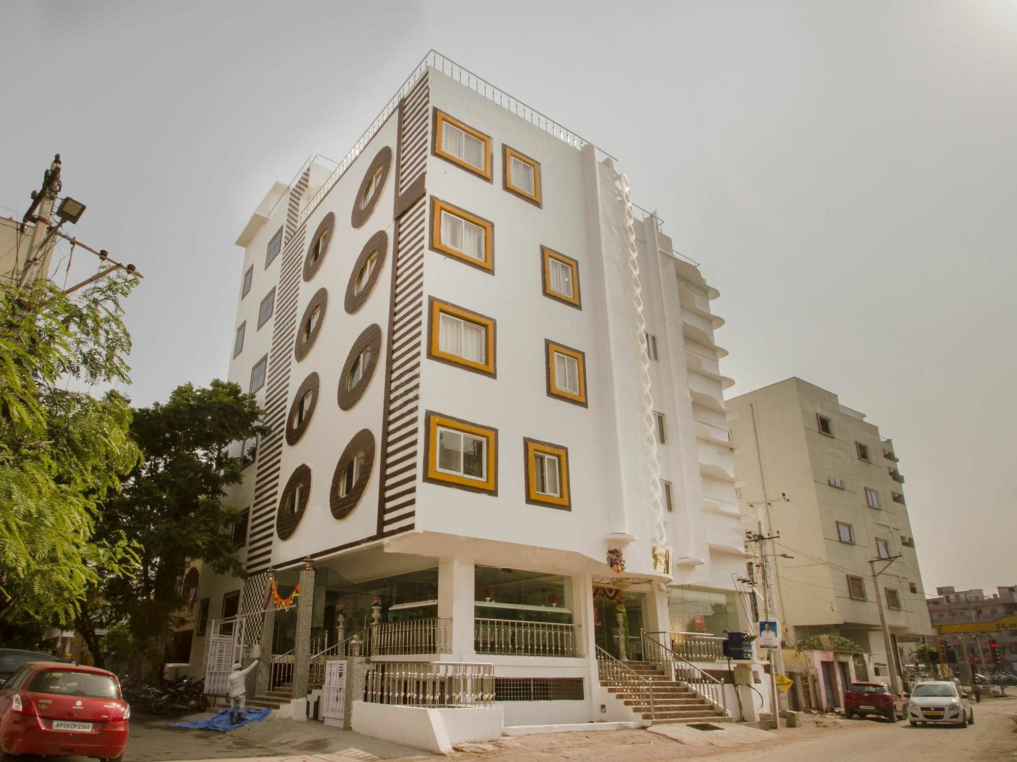 Hotel Oyo 13062 Kamala Residency-inn