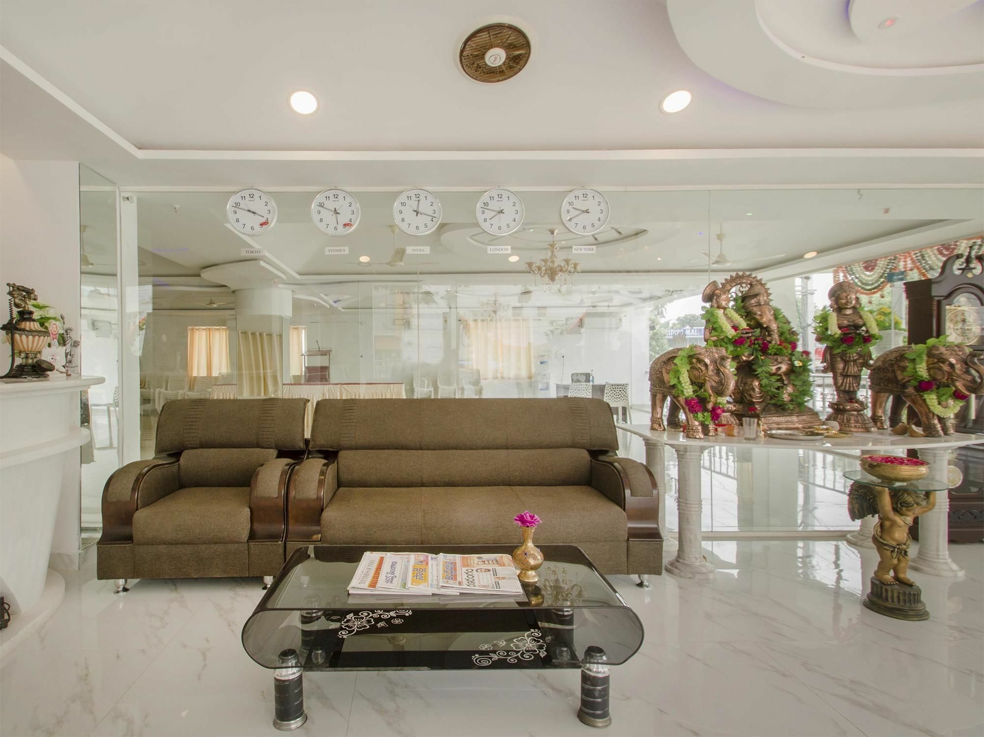 Hotel Oyo 13062 Kamala Residency-inn 3*