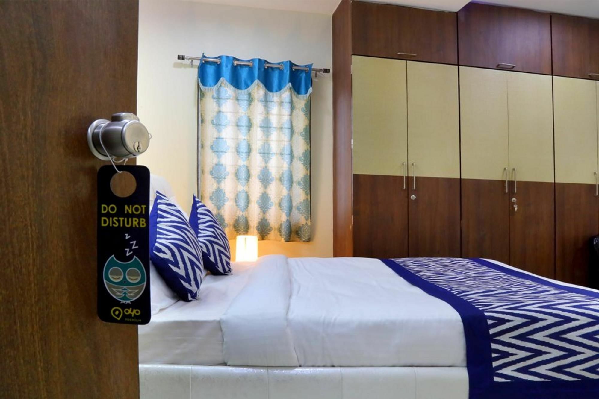 Oyo Hitech Hotel Hyderabad