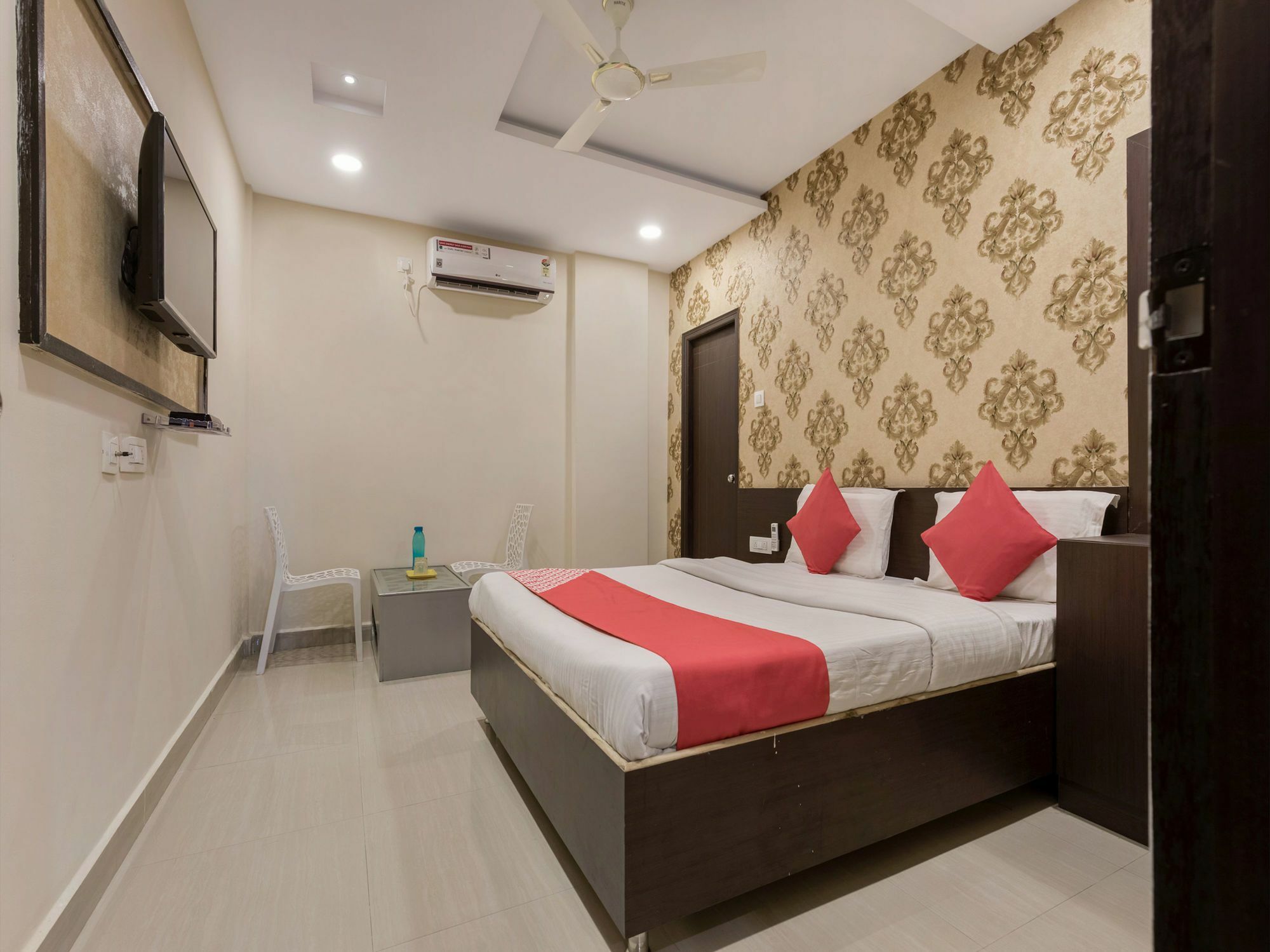Oyo 13114 Svs Luxury
